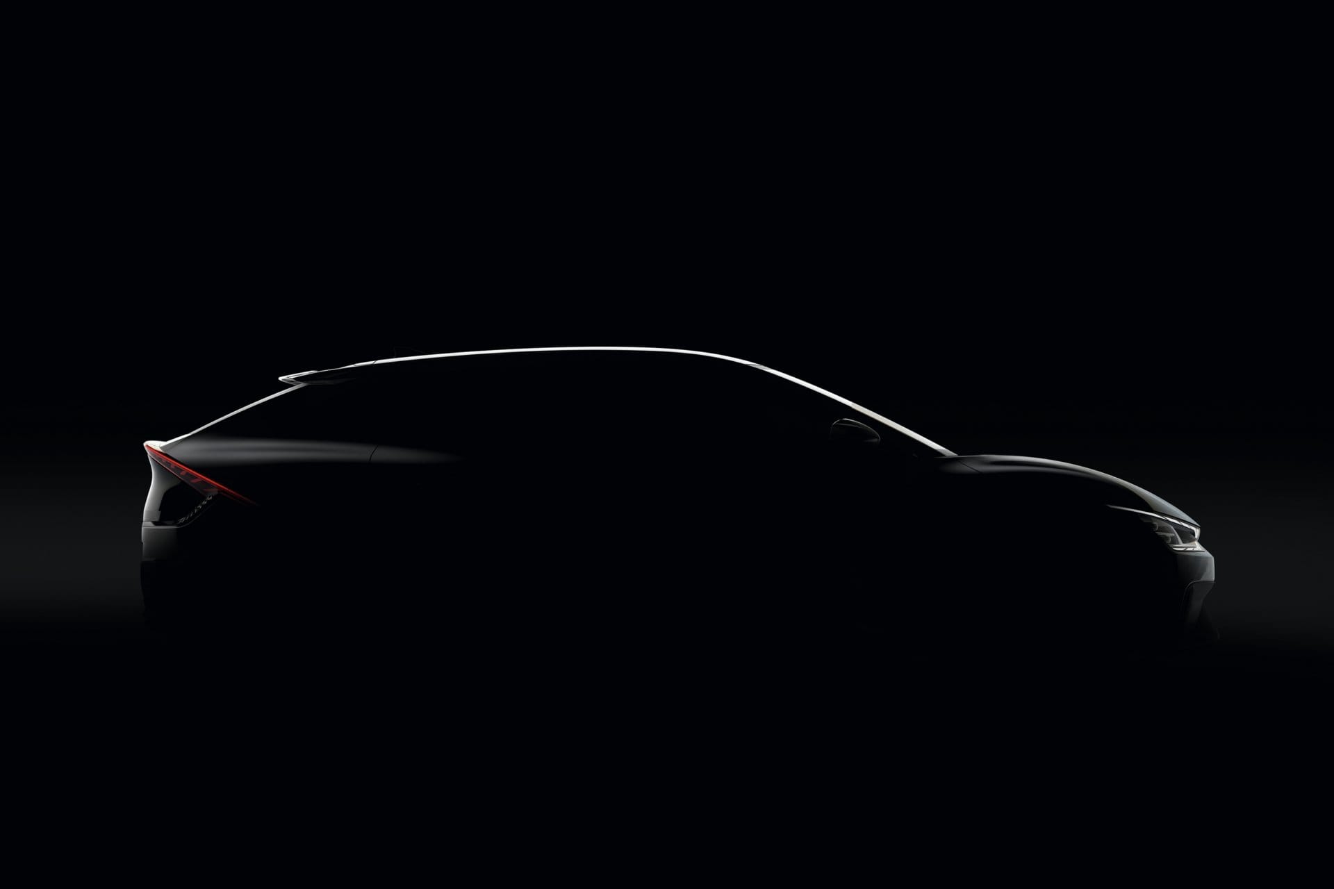 Kia EV6 w profilu na czarnym tle, z widocznym konturem i cienką czerwoną tylną lampą.