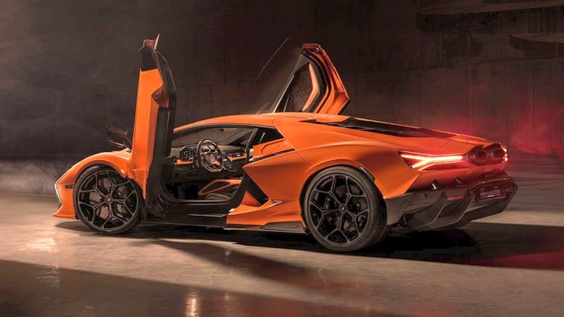 Lamborghini Revuelto