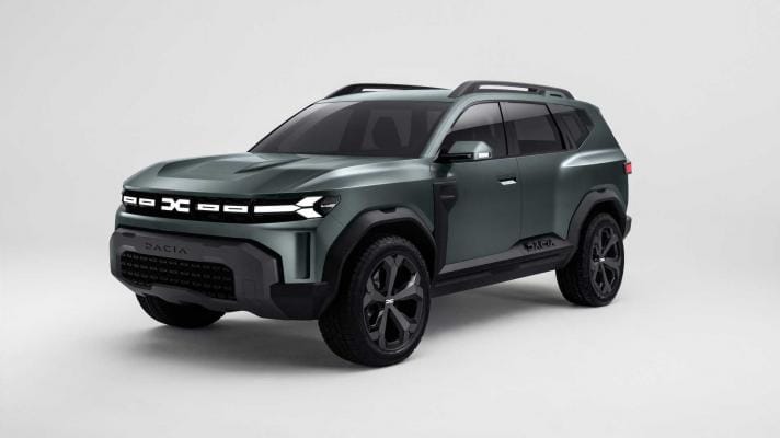 Ciemnozielony SUV Dacia Bigster z czarnymi akcentami w białym, pustym studiu.