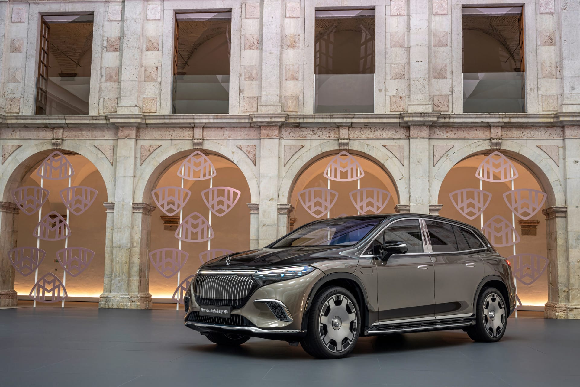 Mercedes_Maybach EQS 680 SUV