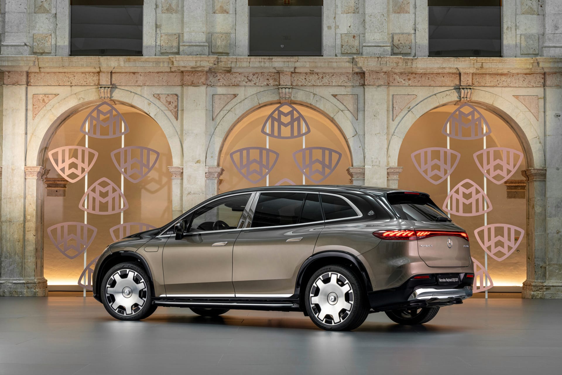 Mercedes-Maybach EQS 680 SUV