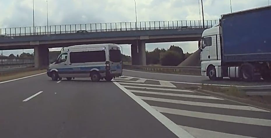 W sieci wrze po ujawnieniu nagrania. Fot. Bandyta z kamerką/YouTube