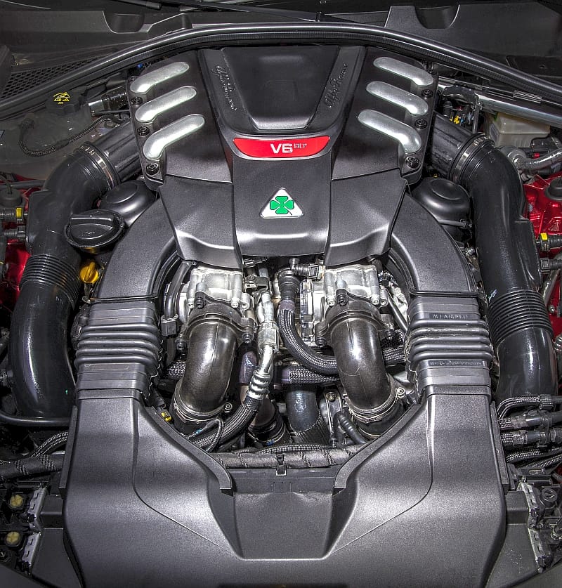 Alfa Romeo Giulia; silnik 2.9 V6