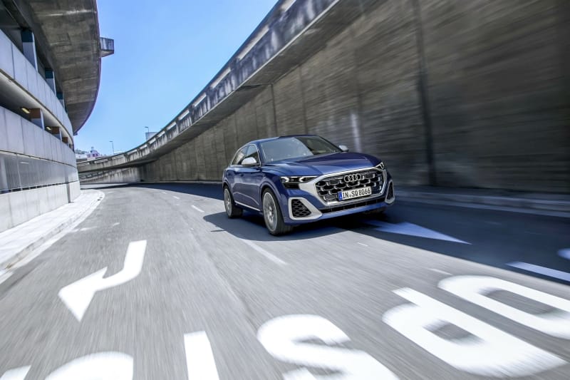 2024 Audi sQ8