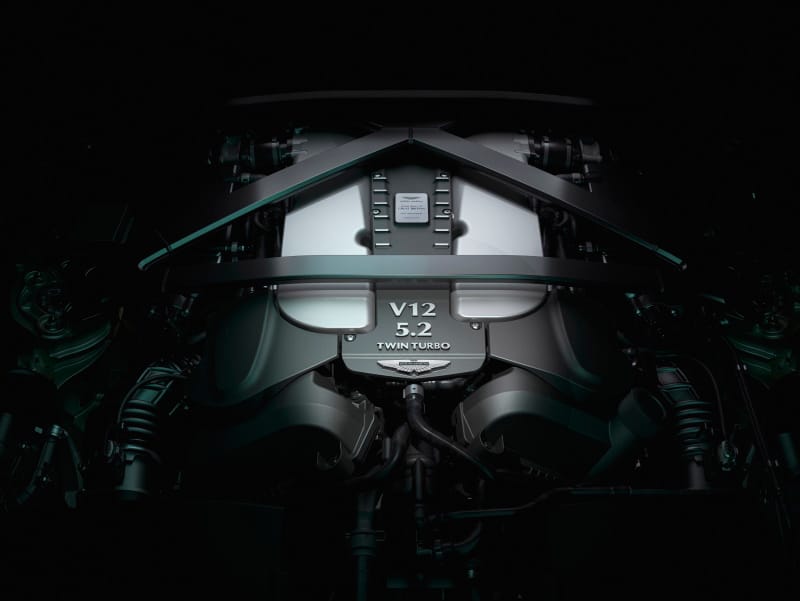 Silnik V12