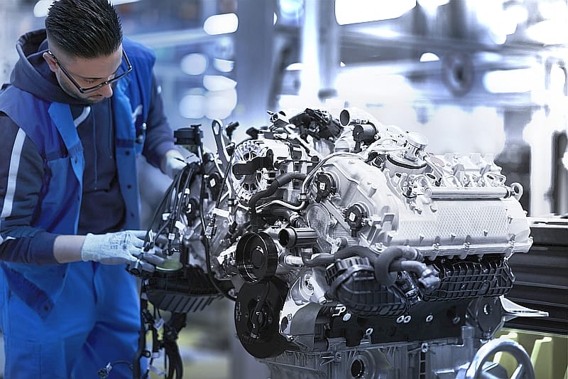 Silnik spalinowy BMW: V8