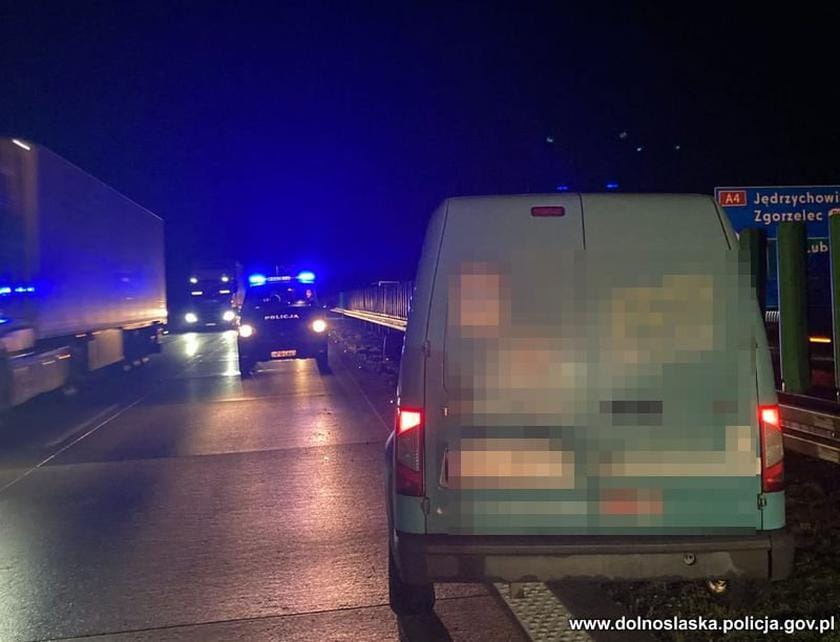 Badanie alkomatem wykazało ponad 3 promile alkoholu w jego organizmie. Fot. Dolnośląska Policja