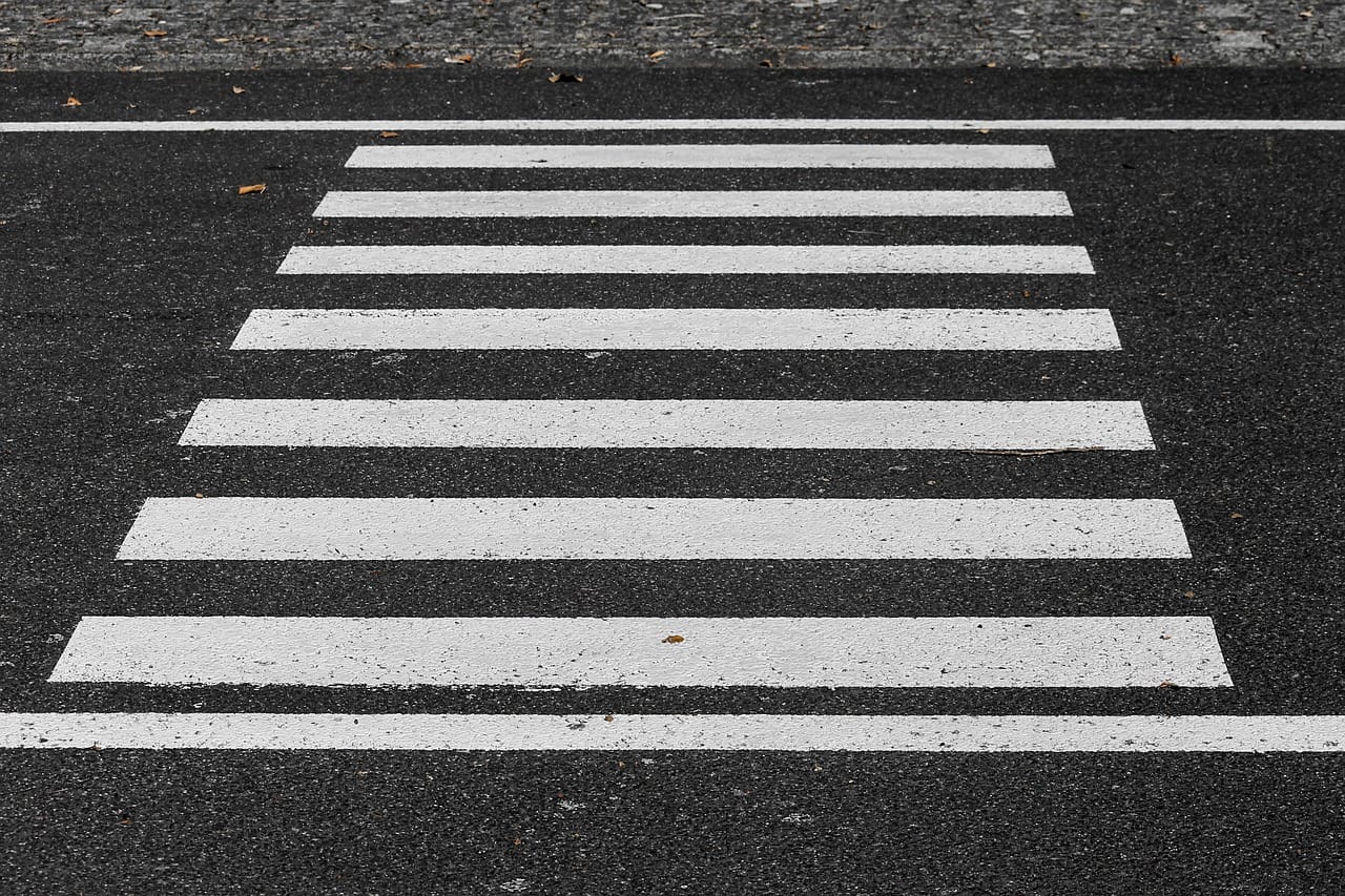 O włos od tragedii na przejściu dla pieszych. Fot. Pixabay