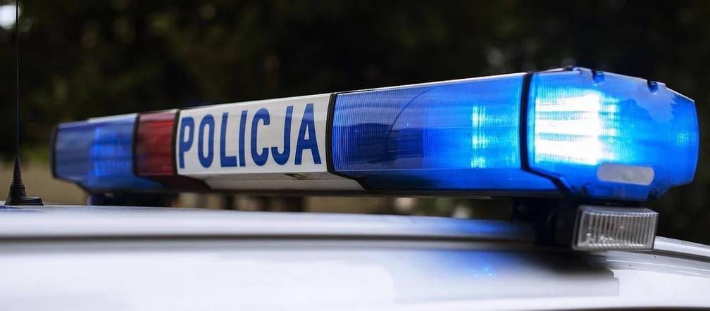 Kiedy mężczyzna doprowadził do zderzenia z innym pojazdem, zaczął uciekać pieszo. Fot. Policja Wielkopolska/X