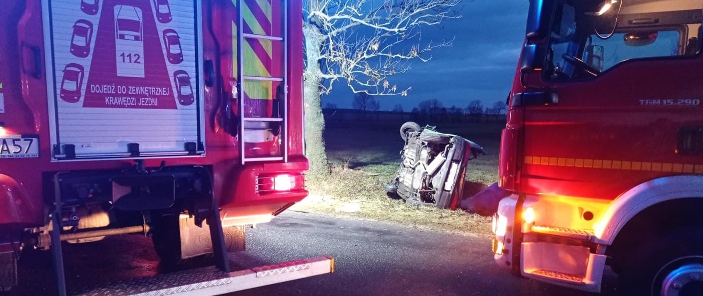 Tragiczny wypadek na trasie Łubnica-Wielichowo. Fot. Komenda Powiatowa Państwowej Straży Pożarnej w Grodzisku Wielkopolskim