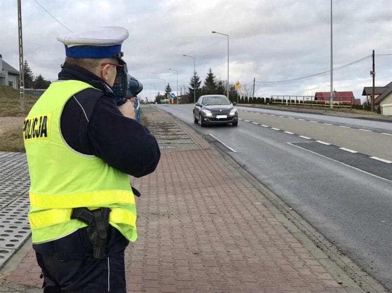 policjant pomiar prędkości