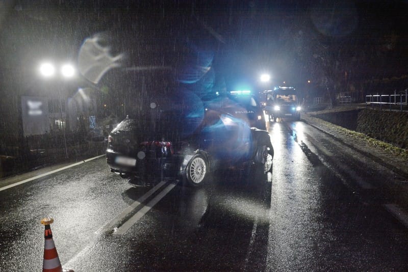 Dwaj policjanci trafili do szpitala na badania. Fot. KMP Krosno