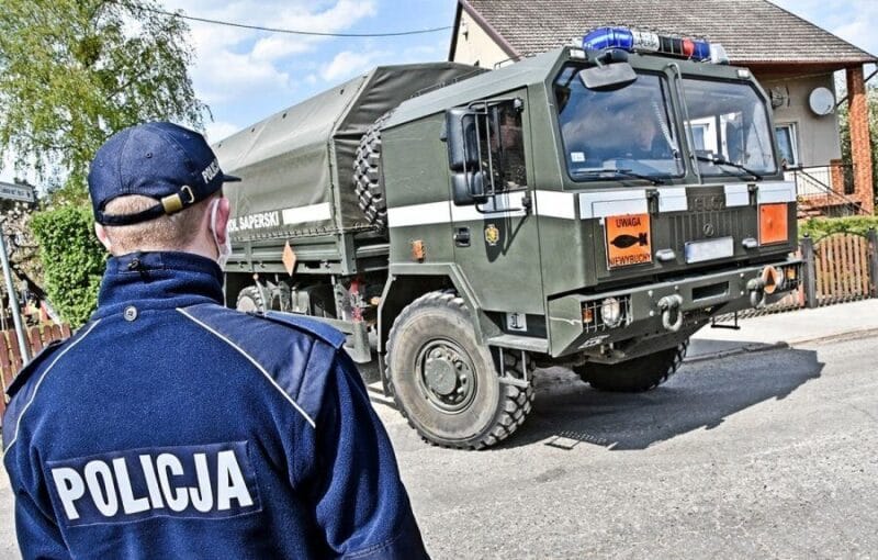 zderzenie z pojazdem wojskowym auto ciężarowe patrol saperski