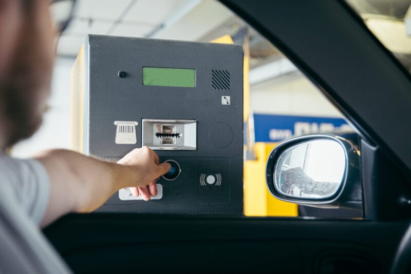 Prywatny parking parkomat szlaban