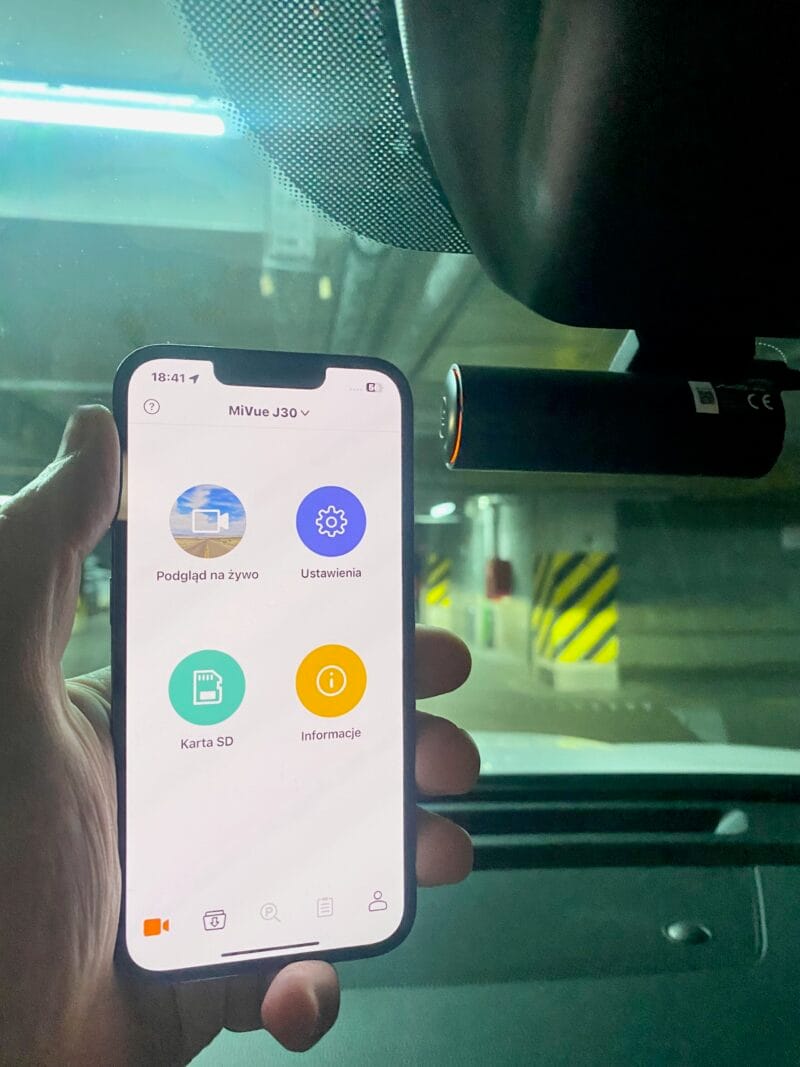 kamera pokładowa Mio MiVue J30 obsługa smartfon