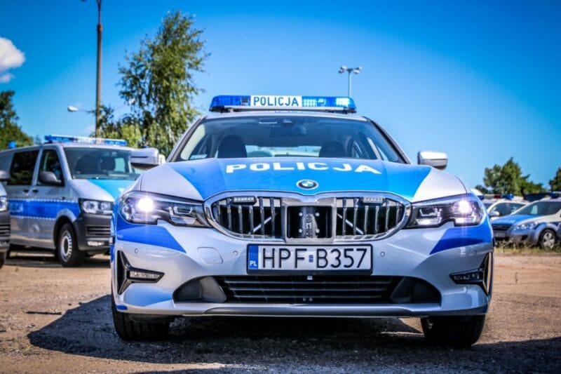 policja bmw pojazd uprzywilejowany radiowóz