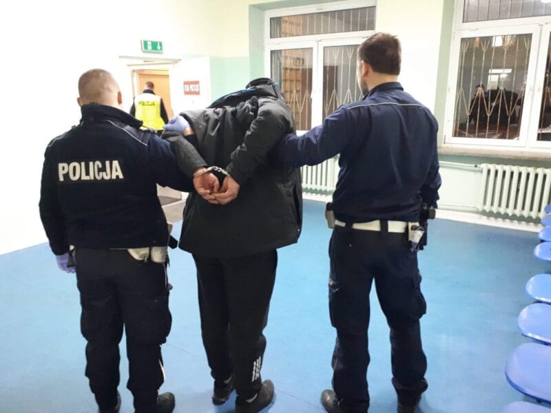 kajdanki kierowca policja recydywa drogowa