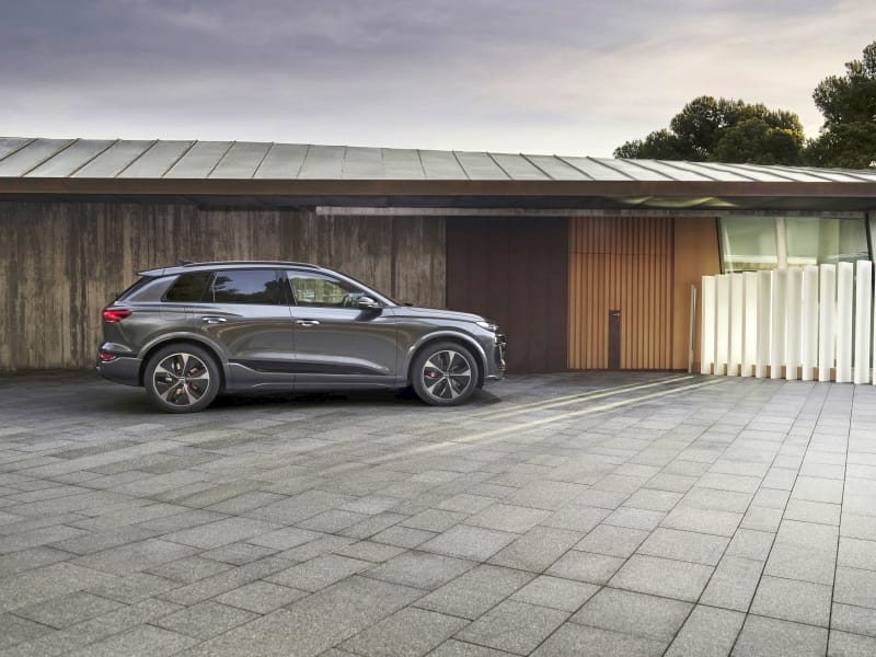 Audi Q6 e-tron - bok