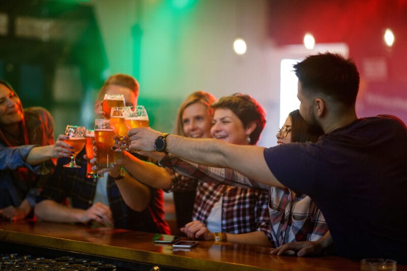 zabawa pub alkohol