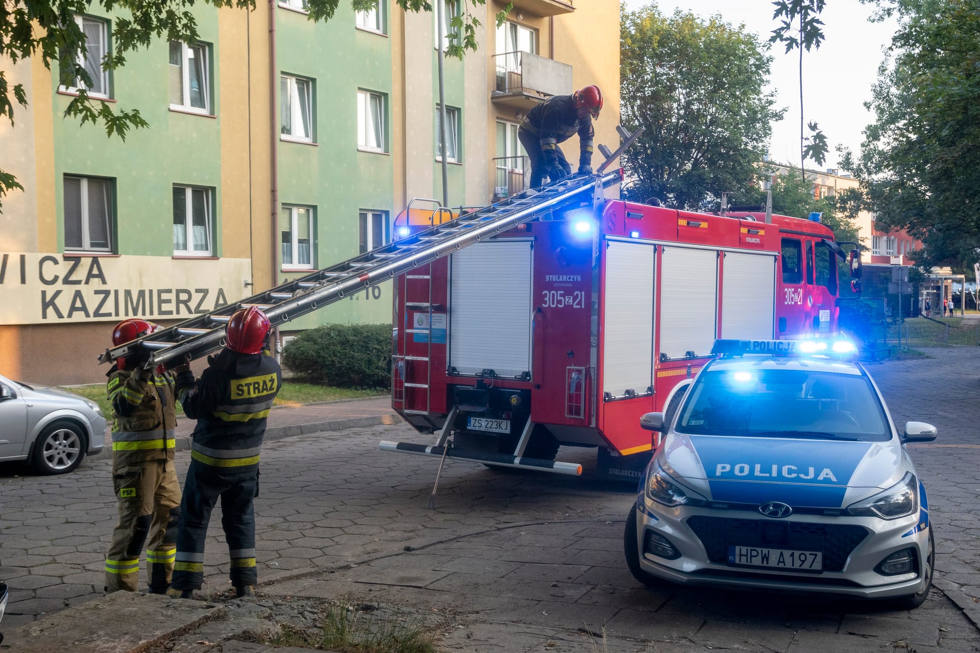 pożar droga pożarowa wóz strażacki policja