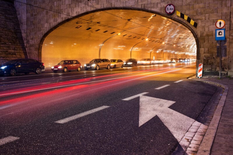 tunel Warszawa noc