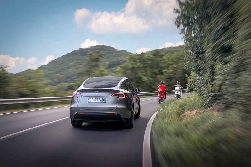 TESLA MODEL Y PODROŻAŁA W POLSCE