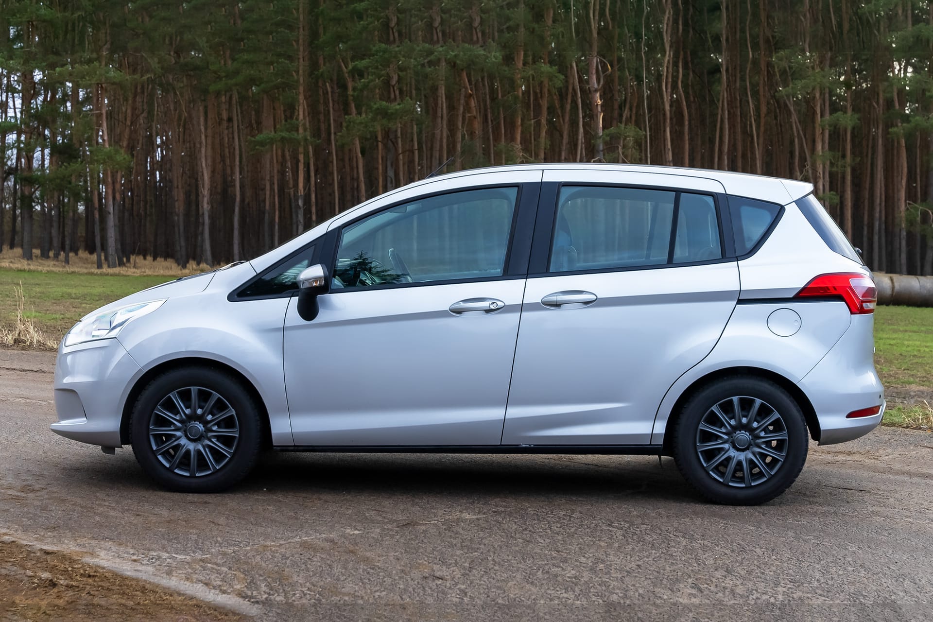 Ford B-MAX bok