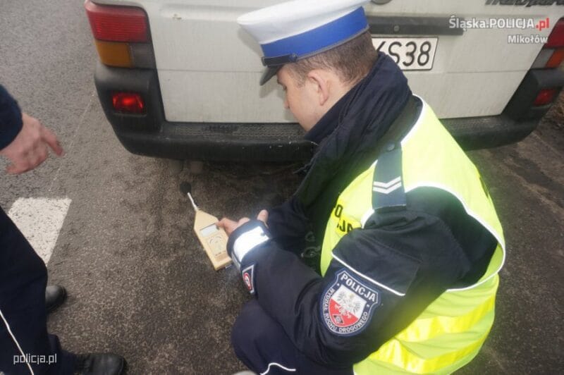 policjant sonometr głośność