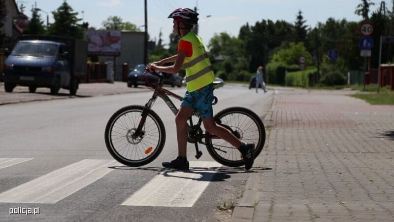 rower dziecko przejście dla pieszych