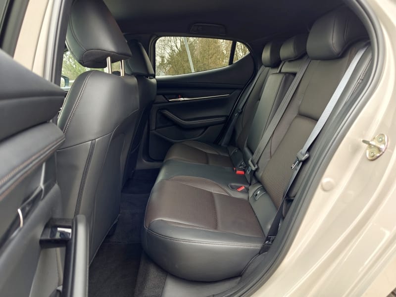 2024 Mazda 3 e-Skyactiv-X - kanapa