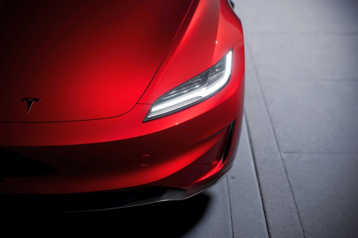2025 Tesla Model 3 Performance - lampa