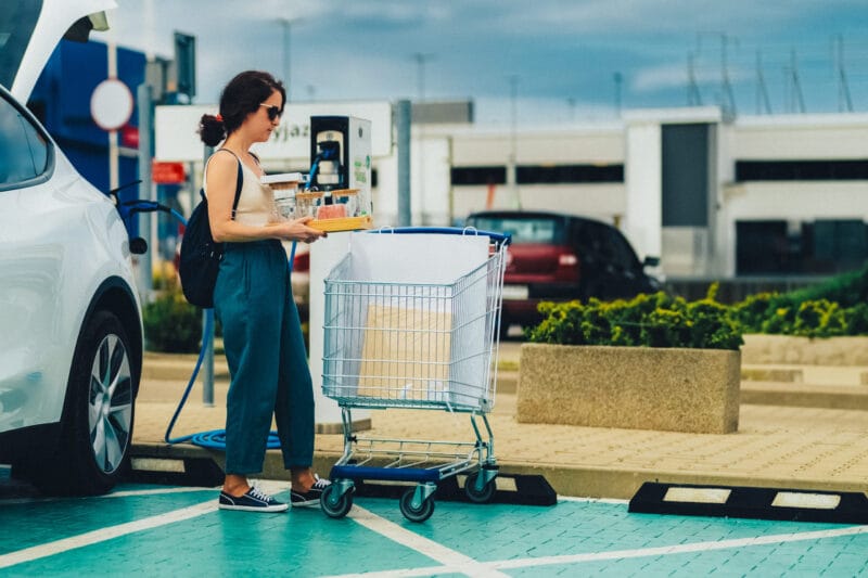 auto elektryczne ładowanie zakupy