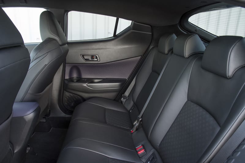 Toyota C-HR I pre-lift wnętrze tył