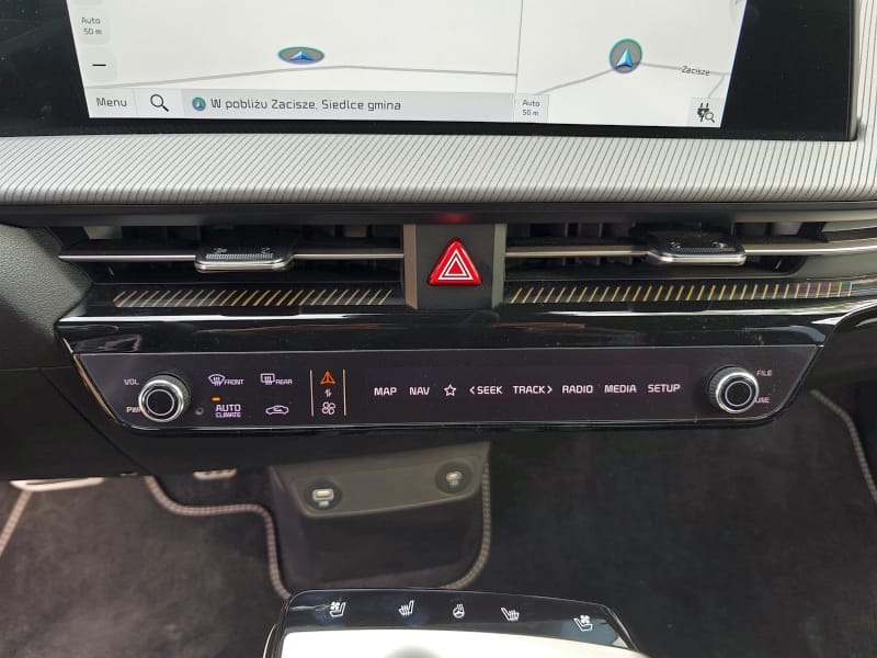 2024 Kia EV6 AWD - panel