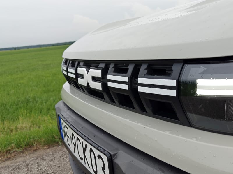 Dacia Duster III Hybrid 140 - przód