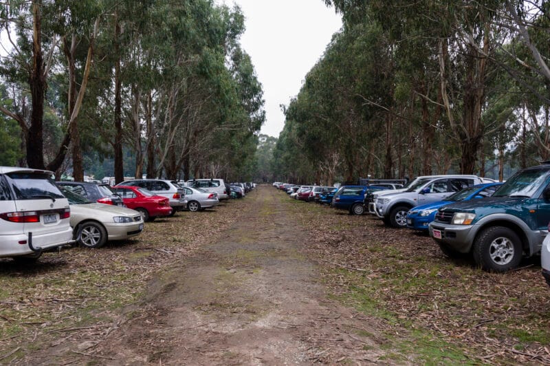 parking auta bez asfaltu