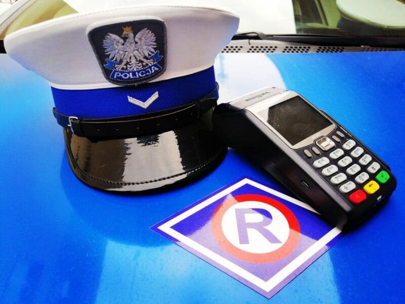 policja czapka terminal