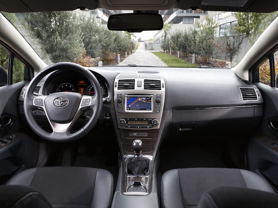 Toyota Avensis wnętrze