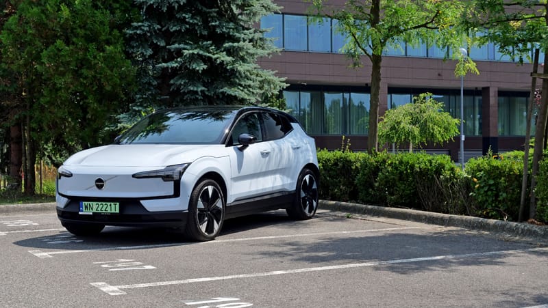 Volvo EX30 lewy przód