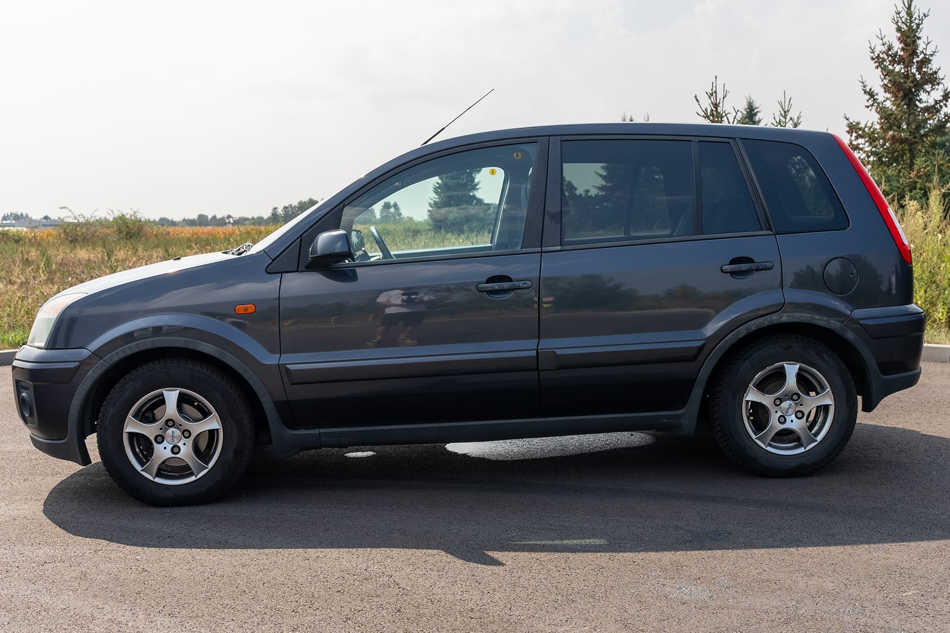 Ford Fusion bok