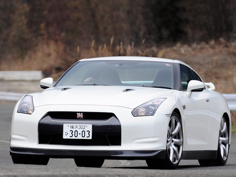Nissan GT-R przód