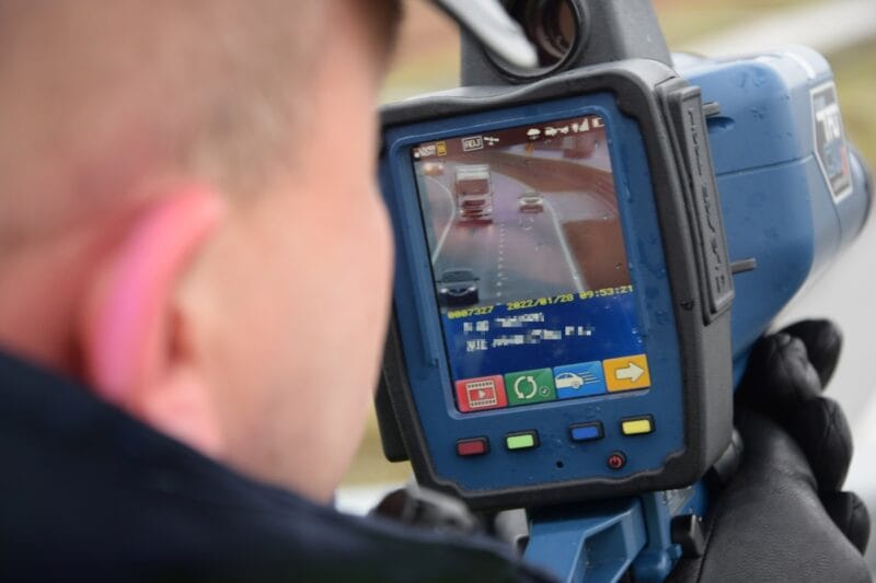 laser pomiar prędkości autostrada policja