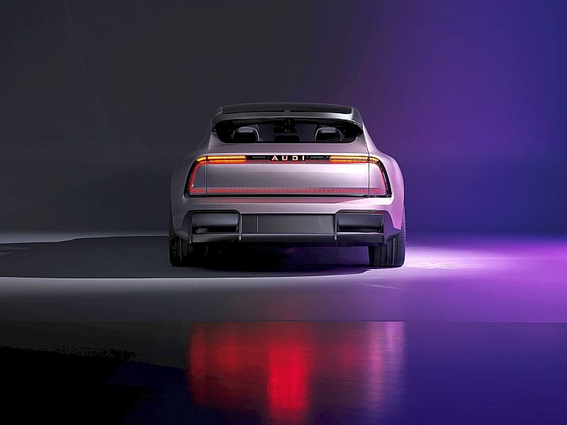 AUDI E - tył