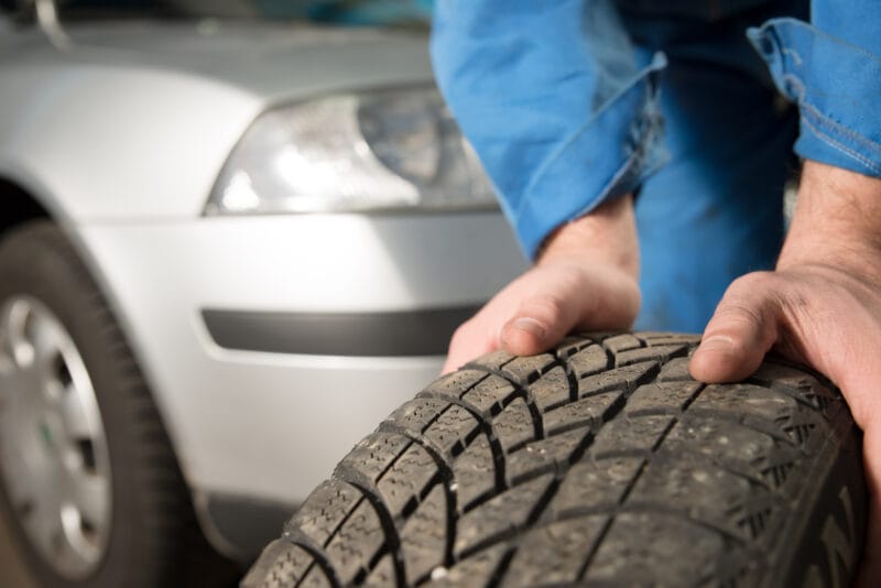 opona mechanik opona zimowa auto wymiana koło