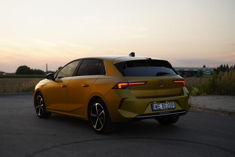 Opel Astra L tył