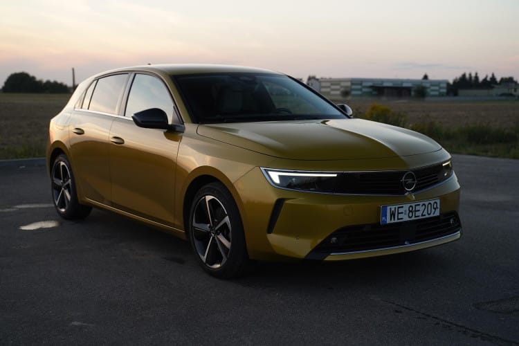 Opel Astra L przód