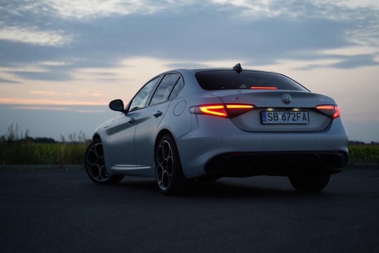 Alfa Romeo Giulia 2.0 T przód