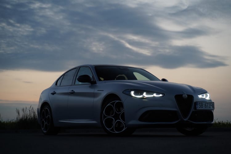 Alfa Romeo Giulia 2.0 T przód światła LED