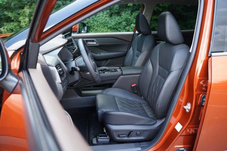Nissan X-Trail 2023 wnętrze fotele