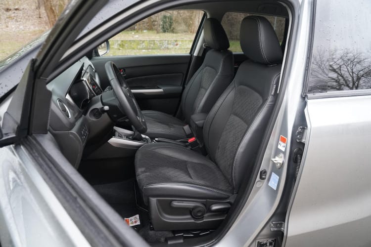 Suzuki Vitata wnętrze